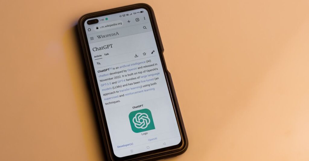 ChatGPTを活用した副業の種類をイメージした図。ライティングやSNS運用、翻訳、スクリプト作成など幅広い仕事の可能性を示している。