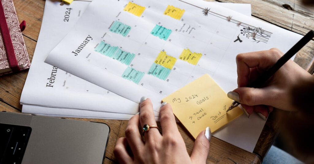 noteで副業を成功させている人たちの習慣を象徴するイメージ。計画、分析、執筆、SNS発信、読者交流の5つの行動を描く。