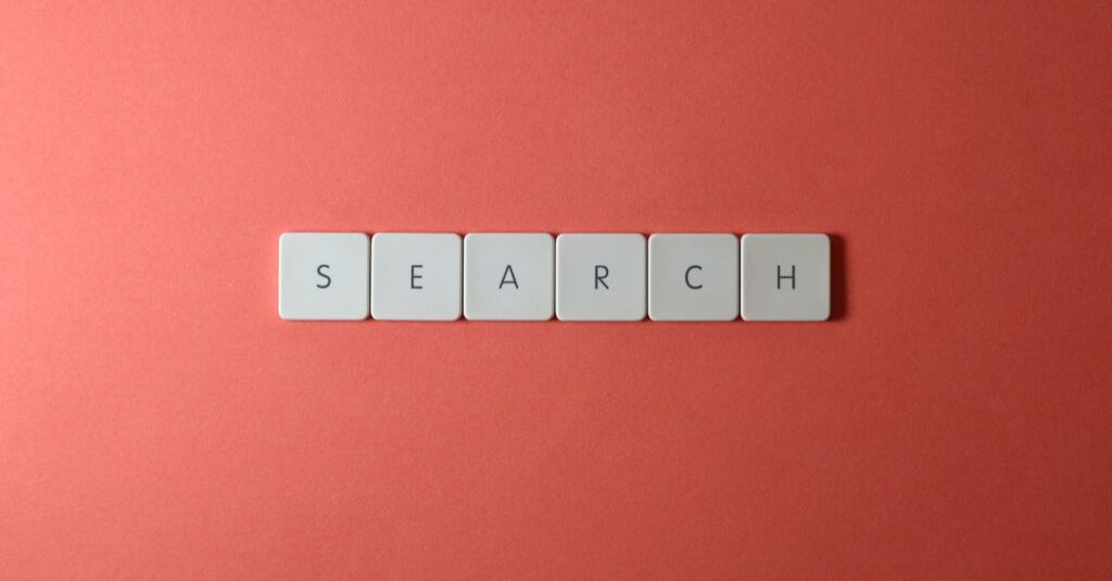 検索意図を分析しているブロガーのイメージ。検索キーワードの背後にある読者の目的を探る様子。