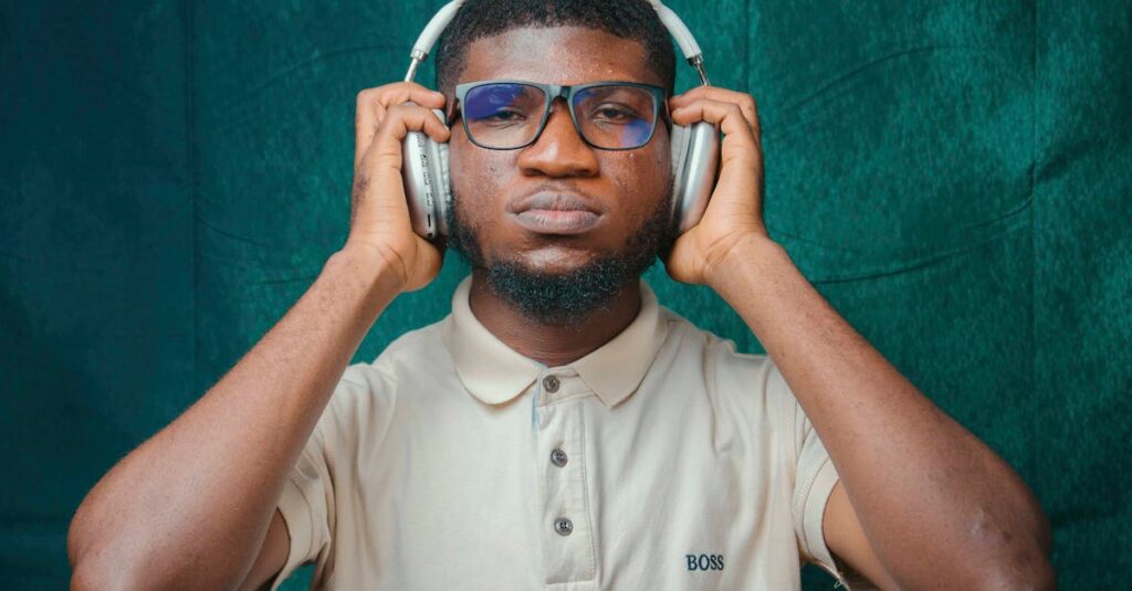 筆者が副業で初めて月1万円を稼ぐまでの体験談を表すビジュアル。失敗から学び、継続し、成果を得た過程を象徴するイメージ。