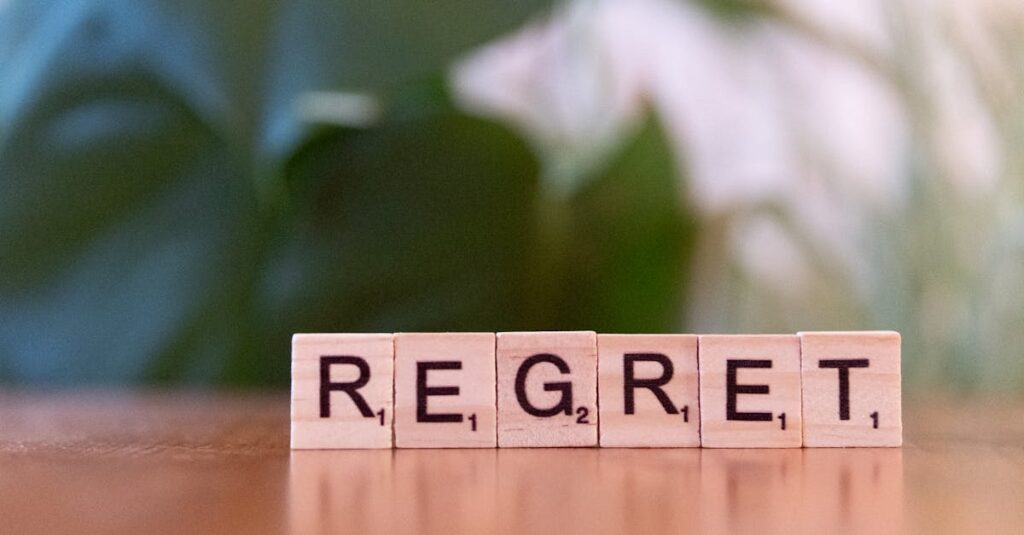 副業初心者が犯しやすい3つの失敗を象徴するイメージ。情報収集ばかり、自己投資不足、適性無視などを表すビジュアル。