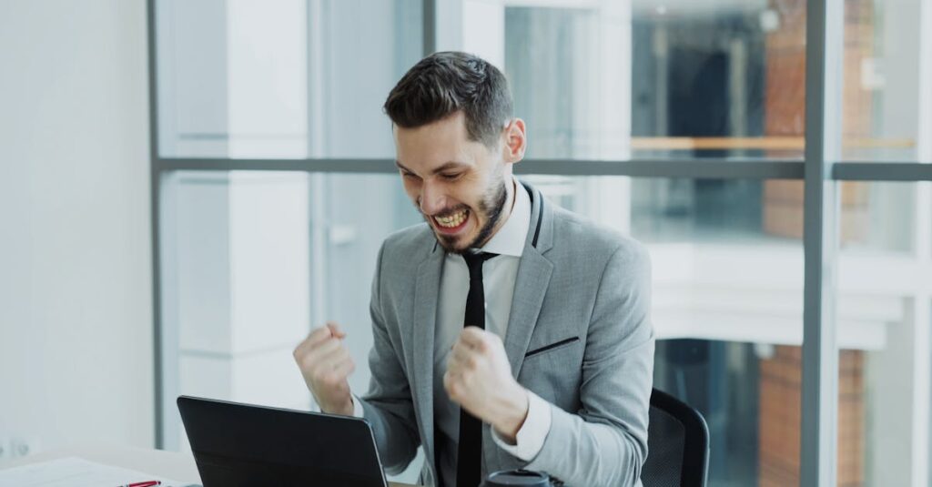 成功しているブロガーの習慣と戦略を示す図。分析・信頼・継続がキーワード。