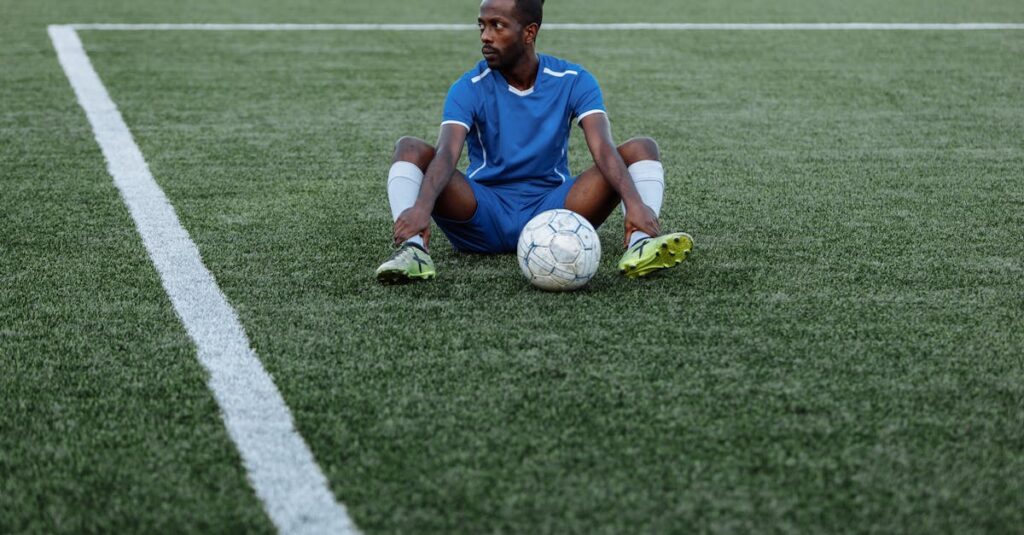 ブログの反応が少なくても孤独に負けずに発信を続けるブロガーのイメージ。読者の静かな共感と承認欲求のバランスを象徴するビジュアル。