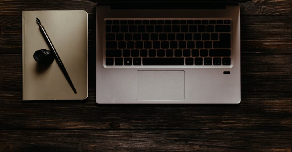 AI副業を始めるために必要な道具やツールの一覧、ノートPC、スマホ、ChatGPTの画面などが並ぶ