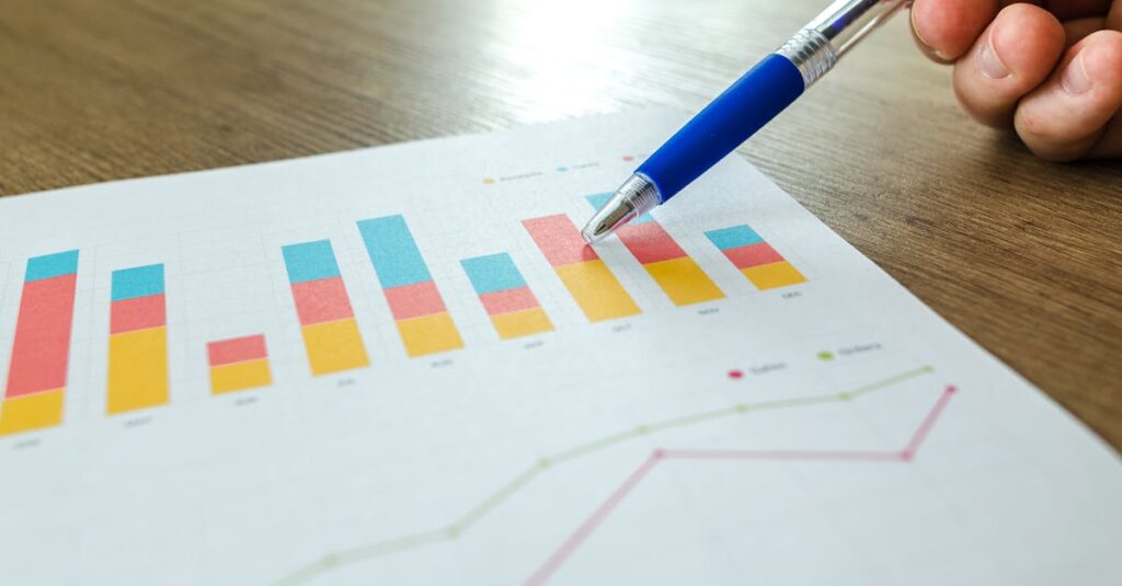 中級者がアクセスの壁を乗り越えるためのSEO戦略を考えている場面