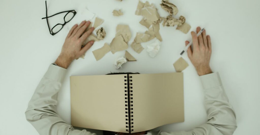 ブログを書きたいけど書くことがなく悩むブロガーのイメージ画像