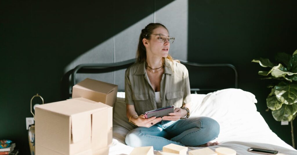 自分に合った副業タイプを診断している男女。時間や目的別に副業を選び分けるイメージ。