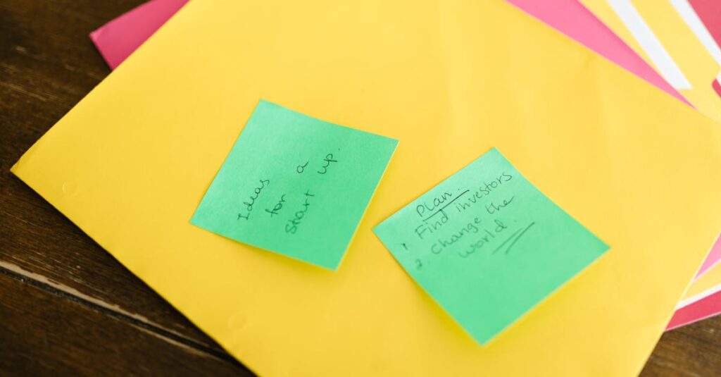 noteで副業を成功させた個人が、自分の発信力で未来を切り開いていく様子を描くイメージ。