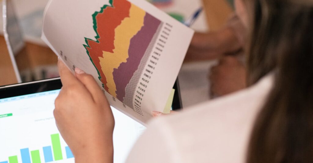 中級者がアクセスの壁を乗り越えるためのSEO戦略を考えている場面