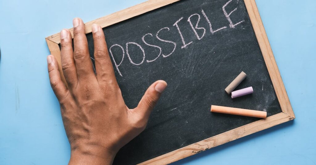 副業をはじめる前に知っておくべき現実と心構えをイメージしたイラスト。初心者が持つ不安と成長の過程を象徴するビジュアル。