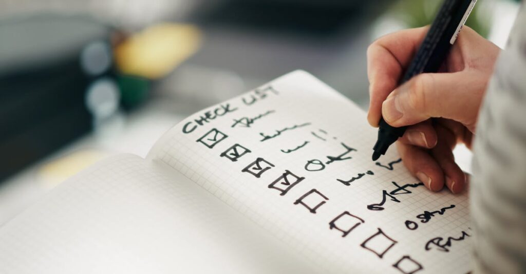 ブログ副業初心者が今日やるべき行動をチェックリスト形式で整理しているイメージ。タスクを一つずつ確認